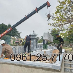 Dựng tường rào bằng đá cho khu mộ